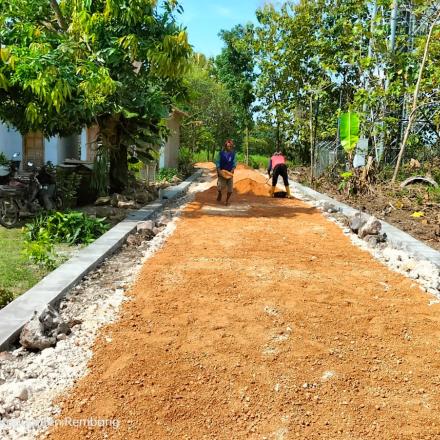 PEMBANGUNAN TALUD JALAN RW 4